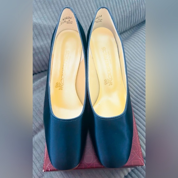 Coloriffics Navy Blue Chunky Heel Satin Pumps 10W - Picture 2 of 5